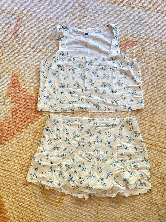 Old Navy Dresses & Skirts - Women's Floral White and Blue Linen Top & Mini Skort